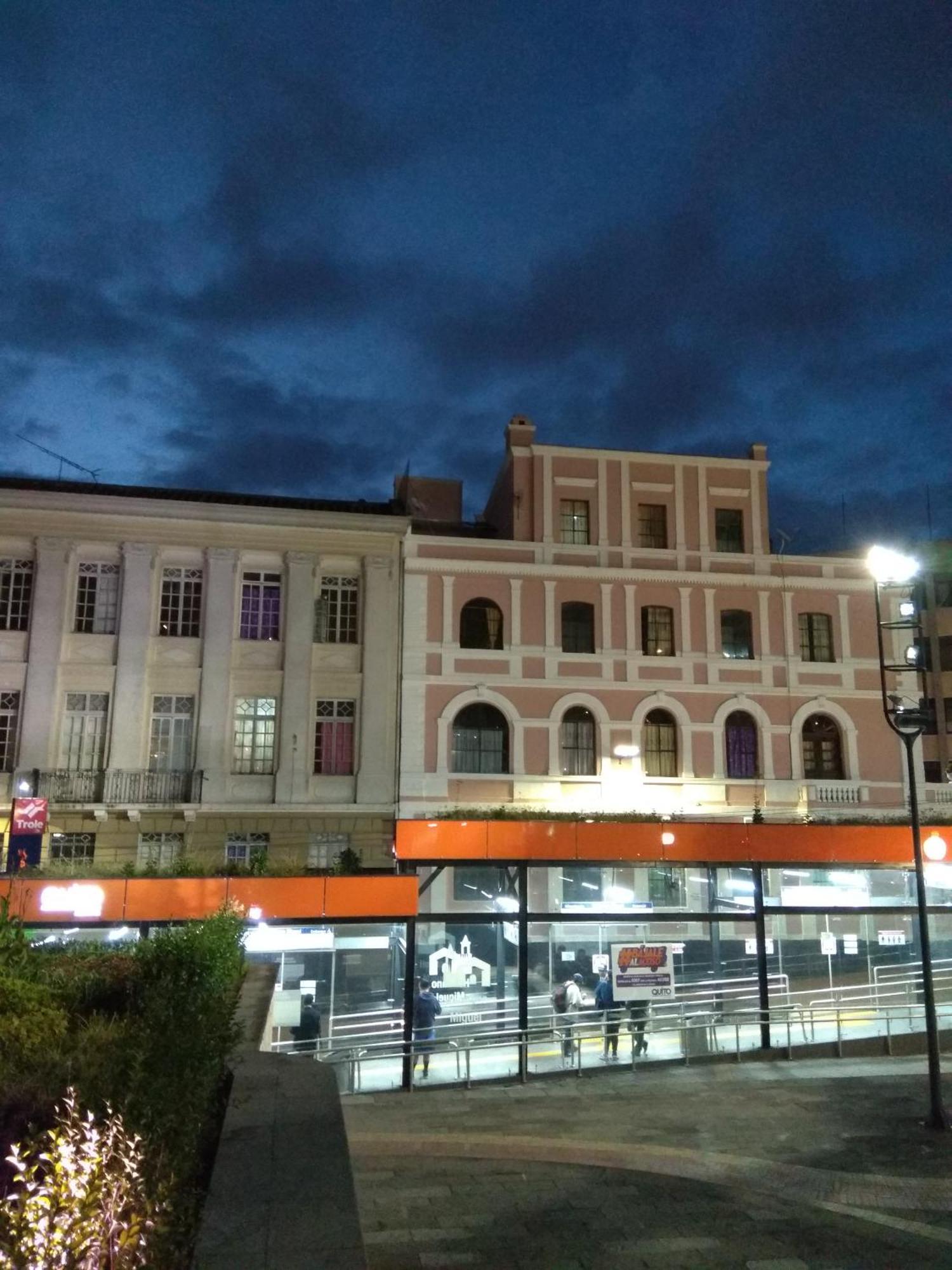 Hostal Mediodia Quito Kültér fotó