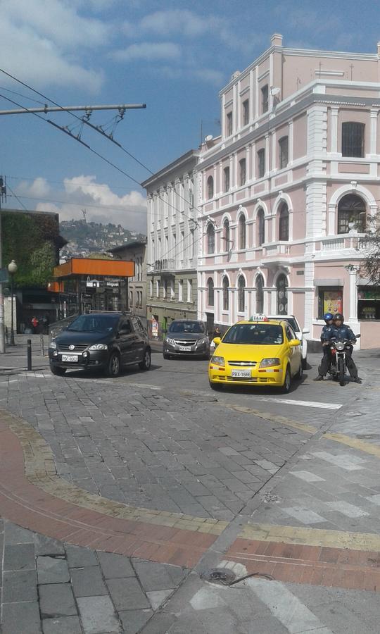 Hostal Mediodia Quito Kültér fotó
