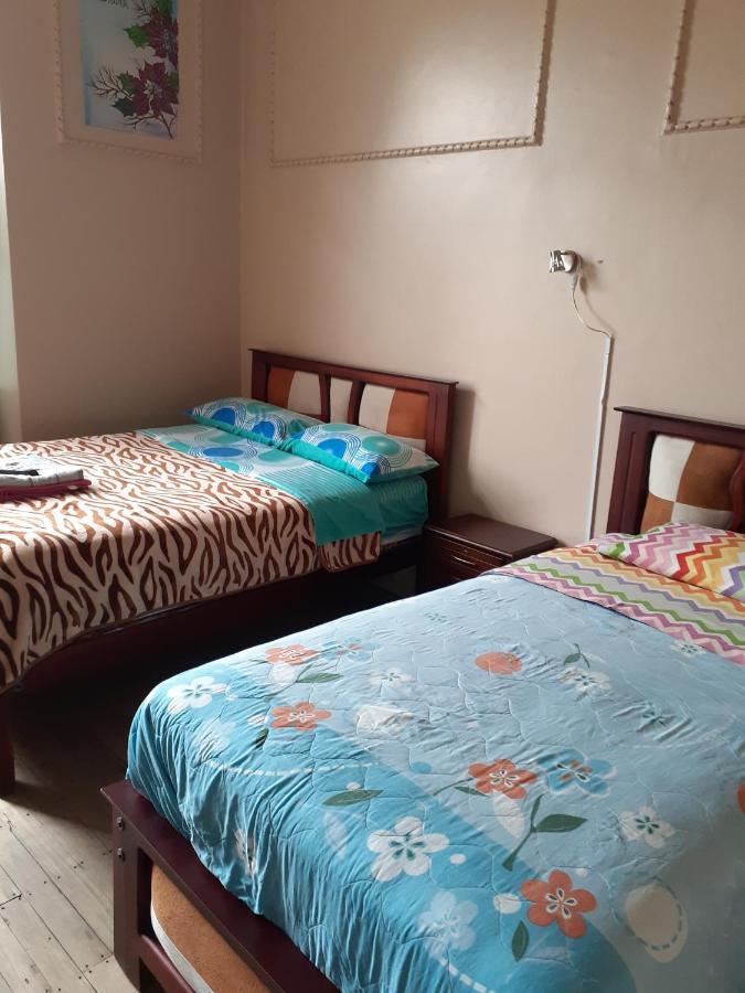 Hostal Mediodia Hostel Quito Kültér fotó