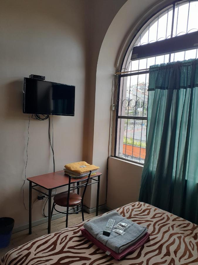 Hostal Mediodia Hostel Quito Kültér fotó